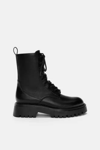 Flache Schnür-Stiefel