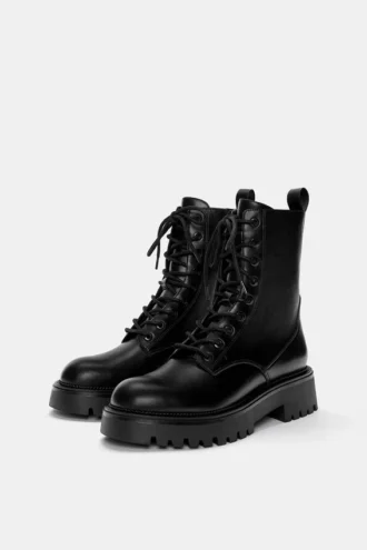 Flache Schnür-Stiefel