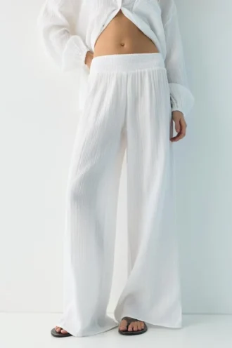 Fließende Hose im Gaze-Look