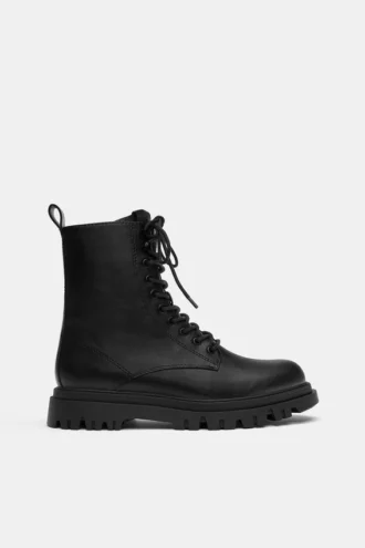 Gefütterte Schnürstiefel