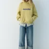 Gelber Hoodie mit Grafik
