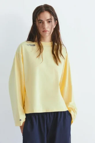 Gelbes Langarm-T-Shirt