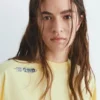 Gelbes Langarm-T-Shirt