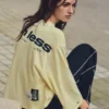 Gelbes Langarm-T-Shirt