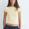Gelbes T-Shirt mit Nieten Gelbes T-Shirt mit Nieten