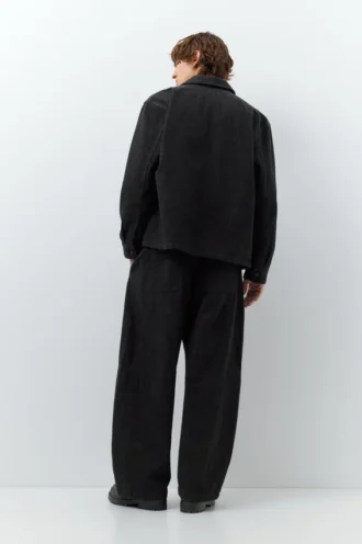 Gerade geschnittene Hose mit Nähten