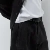 Gerade geschnittene Hose mit Nähten Gerade geschnittene Hose mit Nähten