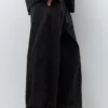 Gerade geschnittene Hose mit Nähten Gerade geschnittene Hose mit Nähten