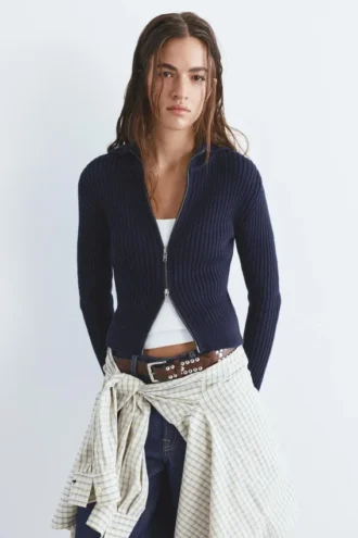 Gerippte Strickjacke mit Reißverschluss