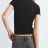 Geripptes Kurzarm-T-Shirt Geripptes Kurzarm-T-Shirt