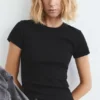 Geripptes Kurzarm-T-Shirt Geripptes Kurzarm-T-Shirt