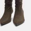 Gerüschte Stiefel mit hohem Absatz Gerüschte Stiefel mit hohem Absatz