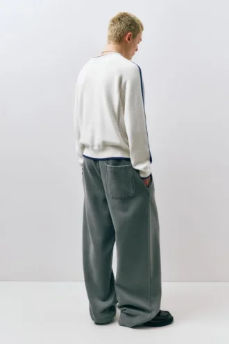 Gestreifter Pullover mit Stwd-Stickerei