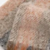 Gestreifter Schal mit weichen Fransen Gestreifter Schal mit weichen Fransen