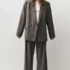 Gestreifter Zweireiher-Blazer