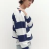 Gestreiftes Sweatshirt mit Rundhalsausschnitt Gestreiftes Sweatshirt mit Rundhalsausschnitt
