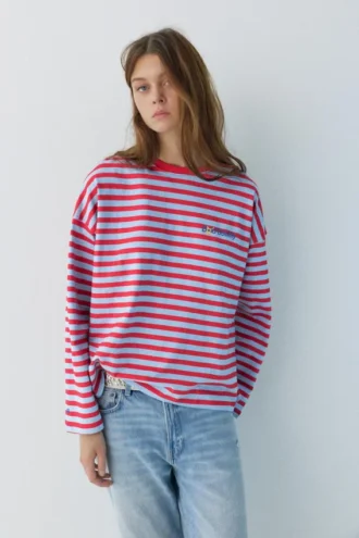 Gestreiftes T-Shirt mit Slogan