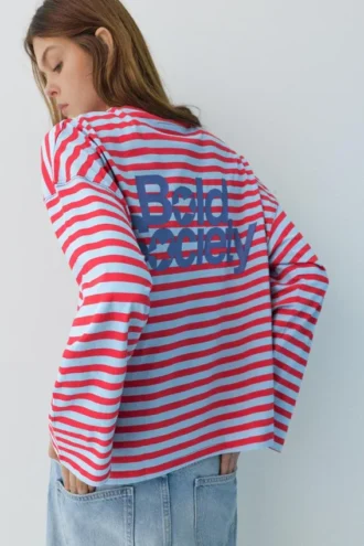 Gestreiftes T-Shirt mit Slogan