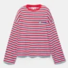 Gestreiftes T-Shirt mit Slogan Gestreiftes T-Shirt mit Slogan