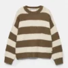 Grob gestrickter, gestreifter Pullover Grob gestrickter, gestreifter Pullover