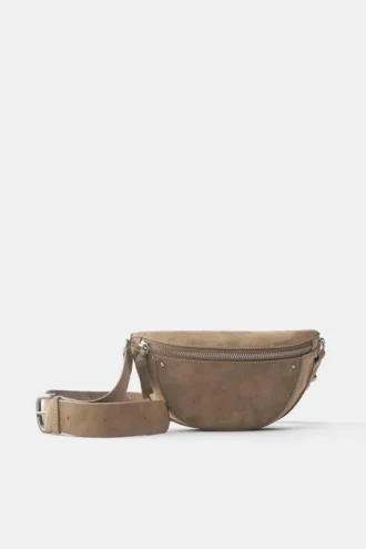 Gürteltasche mit Nieten