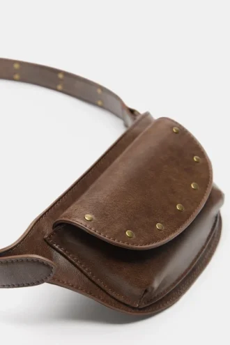 Gürteltasche mit Nieten