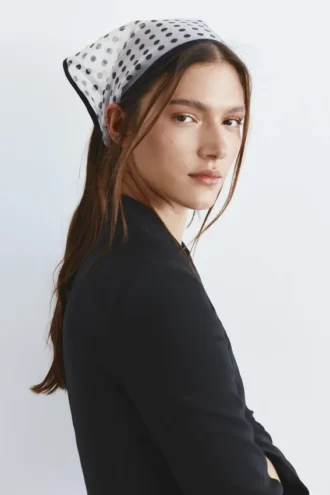 Halbtransparentes Bandana mit Polka-Dots