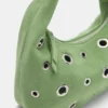 Handtasche aus Kunstleder mit Nieten