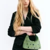 Handtasche aus Kunstleder mit Nieten