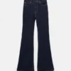 Hoch taillierte Jeans mit ausgestelltem Bein Hoch taillierte Jeans mit ausgestelltem Bein