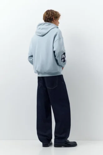 Hoodie mit Aufnähern und Reißverschluss