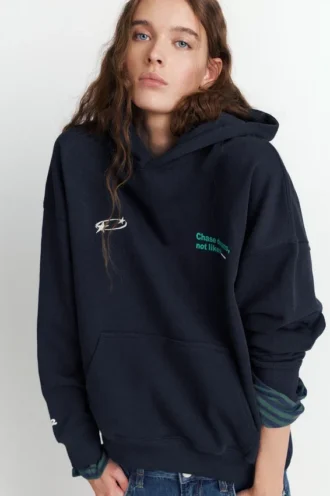 Hoodie mit Sternen-Slogan