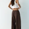 Hose mit tiefem Schritt und elastischem Bund Hose mit tiefem Schritt und elastischem Bund