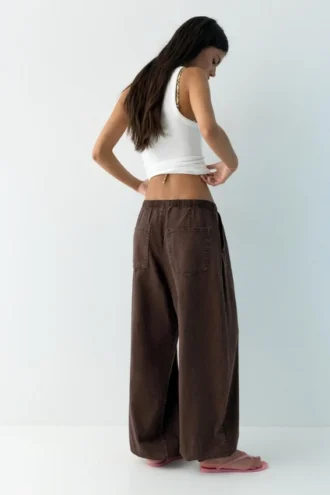 Hose mit tiefem Schritt und elastischem Bund