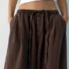 Hose mit tiefem Schritt und elastischem Bund Hose mit tiefem Schritt und elastischem Bund