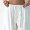 Hose mit tiefem Schritt und elastischem Bund Hose mit tiefem Schritt und elastischem Bund