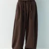 Hose mit tiefem Schritt und elastischem Bund Hose mit tiefem Schritt und elastischem Bund