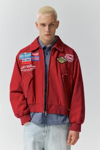 Jacke mit Aufnähern