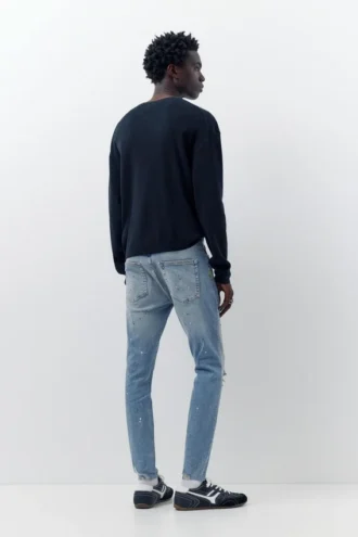 Jeans im Karotten-Schnitt mit Farbspritzern Jeans im Karotten-Schnitt mit Farbspritzern