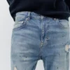 Jeans im Karotten-Schnitt mit Farbspritzern