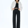 Jeans mit geradem Bein und Nieten Jeans mit geradem Bein und Nieten