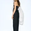Jeans mit geradem Bein und Nieten Jeans mit geradem Bein und Nieten