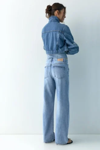 Jeans mit geradem Bein und Strassherzen