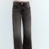 Jeans mit niedriger Leibhöhe und geradem Bein Jeans mit niedriger Leibhöhe und geradem Bein