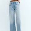 Jeans mit niedriger Leibhöhe und geradem Bein Jeans mit niedriger Leibhöhe und geradem Bein