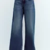 Jeans mit niedriger Leibhöhe und geradem Bein Jeans mit niedriger Leibhöhe und geradem Bein