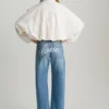 Jeans mit niedriger Leibhöhe und geradem Bein Jeans mit niedriger Leibhöhe und geradem Bein
