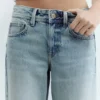 Jeans mit niedriger Leibhöhe und geradem Bein Jeans mit niedriger Leibhöhe und geradem Bein