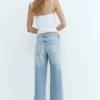 Jeans mit niedriger Leibhöhe und geradem Bein Jeans mit niedriger Leibhöhe und geradem Bein