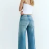 Jeans mit niedriger Leibhöhe und geradem Bein Jeans mit niedriger Leibhöhe und geradem Bein